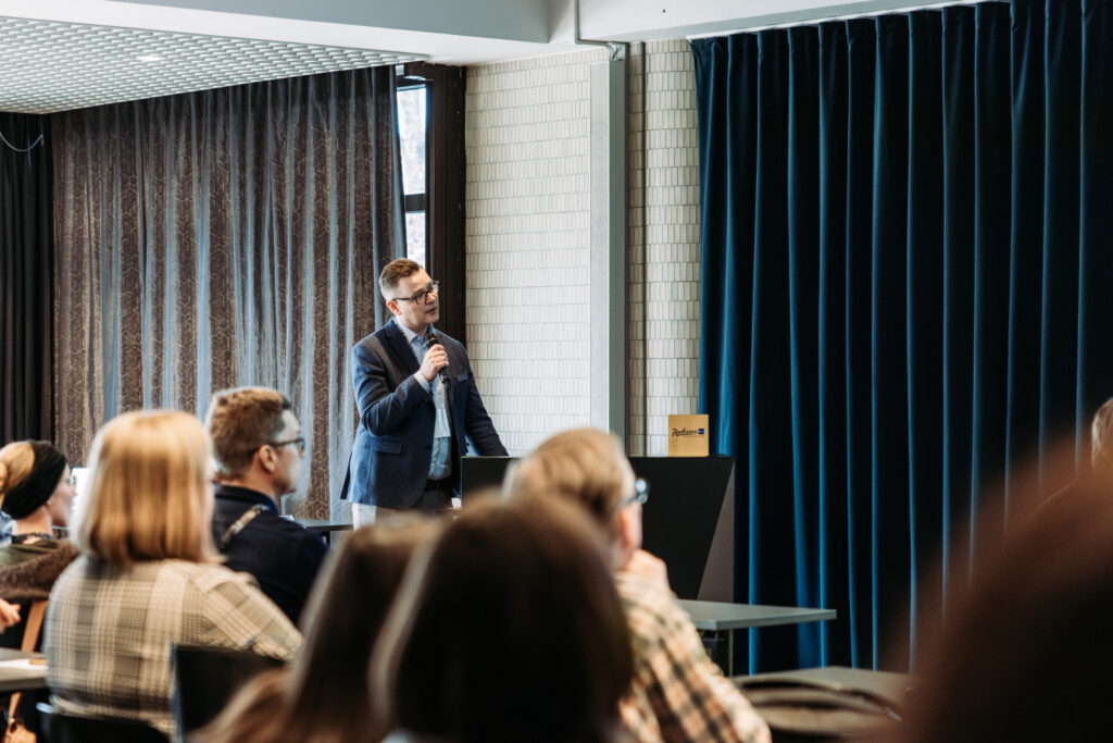 Top Analytica's 5th Microscopy & Microanalysis Workshop 2025, Toni Uusimäki, St4DeM-presentation