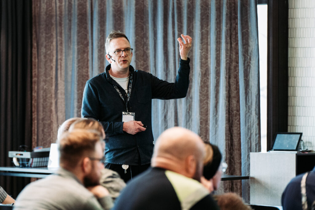 Top Analytica's 5th Microscopy & Microanalysis Workshop 2025, Toni Uusimäki, St4DeM-presentation